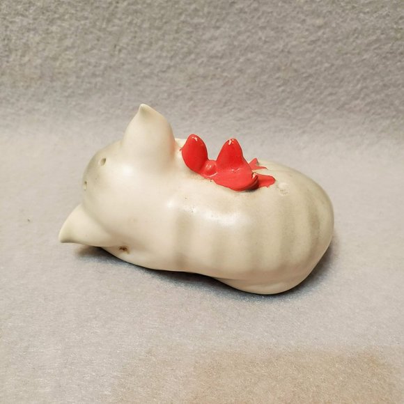 Vintage Lefton Kitty Cat Salt or Pepper Shaker, Sleeping Kitten Figurine, 1960s - Picture 5 of 7